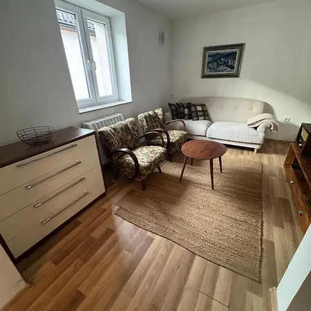 Demaenova Διαμέρισμα *